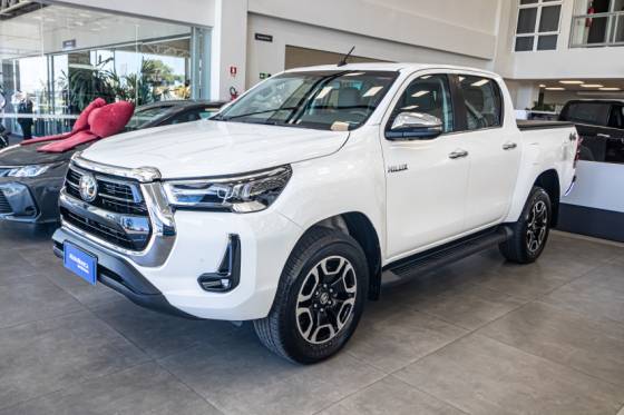 TOYOTA HILUX 2.8 D-4D TURBO DIESEL CD SRX 4X4 AUTOMÁTICO